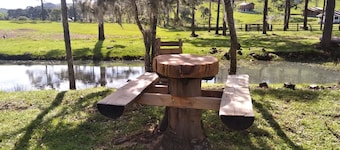 Cabana Pequeno Bosque com dek e Vista /p o rio