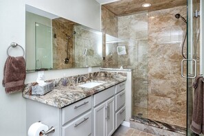 Douche, serviettes fournies