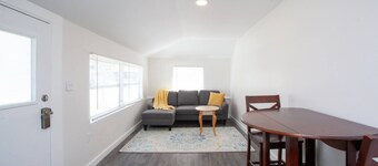 Quaint, Clean and Bright Cottage in Ozona