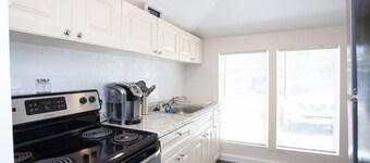 Quaint, Clean and Bright Cottage in Ozona