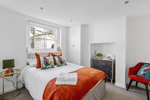 2 habitaciones, tabla de planchar con plancha, cuna de viaje y wifi 