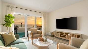 Fernseher, Bücher, Arbeitsbereiche