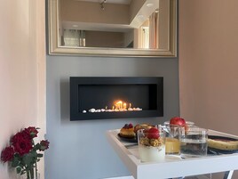Design Suite | Living area | 42-inch flat-screen TV with cable channels