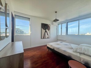 3 bedrooms, desk, free WiFi, bed sheets