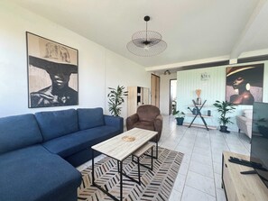 Unclassified image, 3 of 37, button