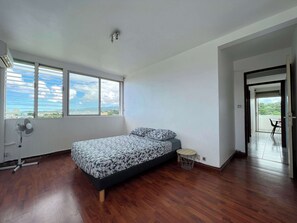 3 slaapkamers, een bureau, gratis wifi, beddengoed