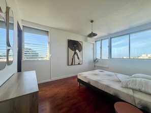 3 bedrooms, desk, free WiFi, bed sheets
