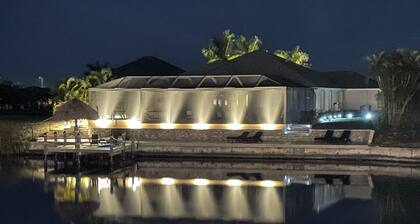 Summer Special 2026, Villa Francesca: Waterfront Paradise with Pool & Hot Tub
