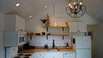 雪櫃、微波爐、焗爐、爐具