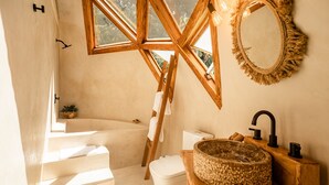 Combined shower/bathtub, deep-soaking bathtub, rainfall showerhead - Santuario Yelapa (Yelapa)