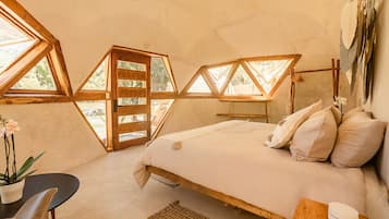1 bedroom, Egyptian cotton sheets, premium bedding, memory-foam beds