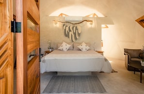 1 bedroom, Egyptian cotton sheets, premium bedding, memory-foam beds