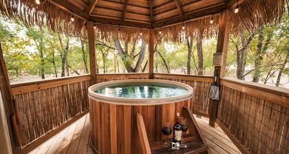 Mockingbird Yurt/Cold A/C! Hot Tub/Medina River Access/River Yurt Village