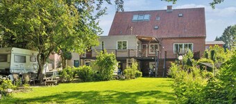 Lovely Town Apartment - Sleeps 5, Parking & Garden