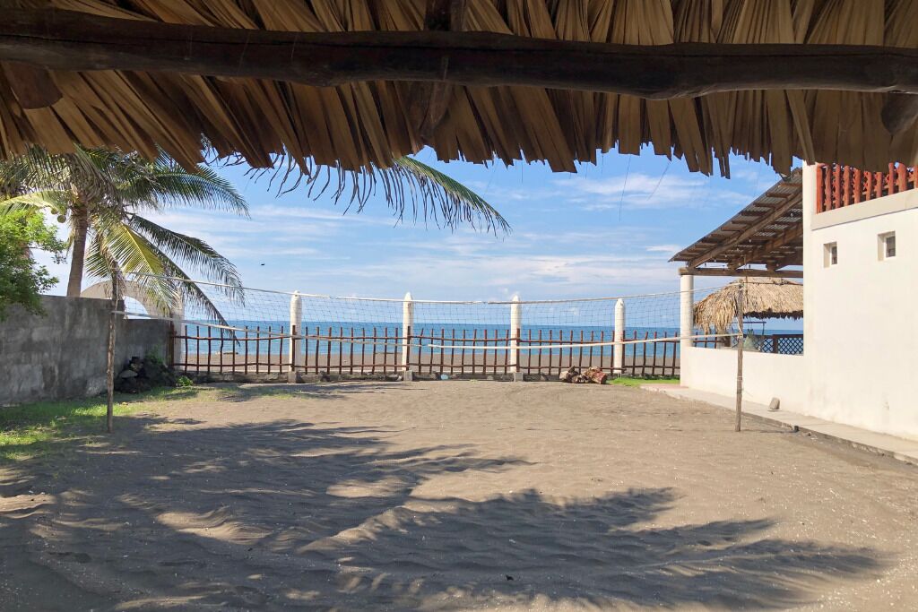 Plage, chaises longues