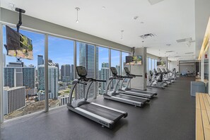 Fitness facility - Luxury Apartment in Downtown Brickell (Miami)
