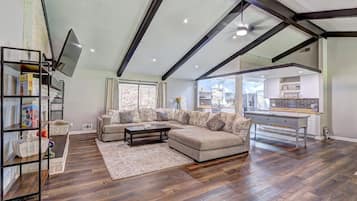 Älytelevisio, takka, videopelejä