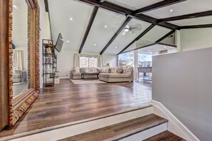 Interior - Home away from home minutes from downtown Fayetteville and Pinewood Studios. (Fayetteville)