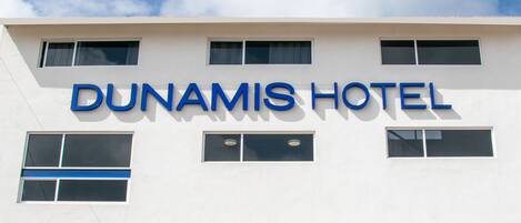 Fachada de la propiedad