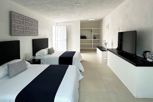 Comfort Room | Free WiFi, bed sheets