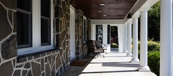 Pristine Lake House W/ Guest Suite - Perfect for every season! 