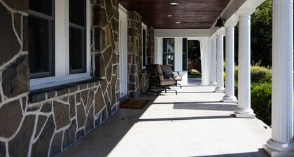 Pristine Lake House W/ Guest Suite - Perfect for every season!