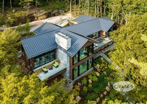 Exterior - Modern 5 bed 7 bath cottage on Lake Rosseau with boathouse! (Port Carling)