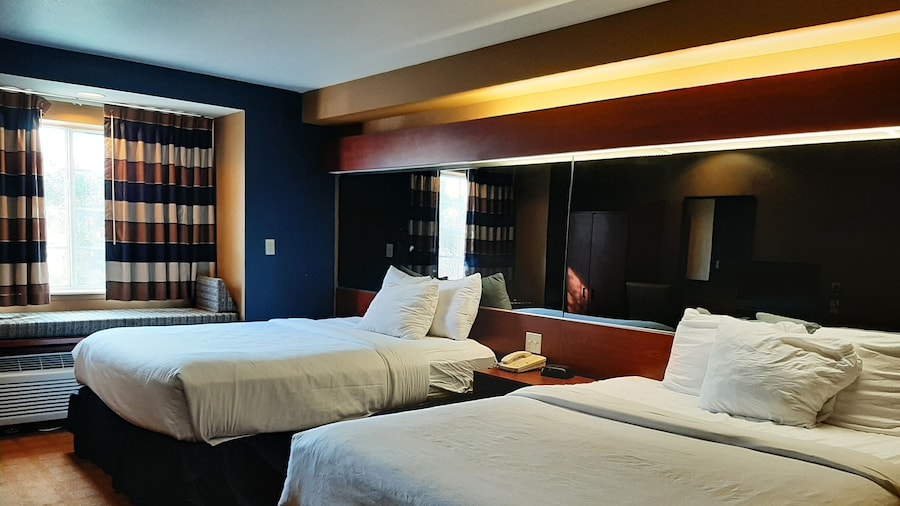 Starkville Inn & Suites