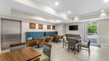 Free daily continental breakfast