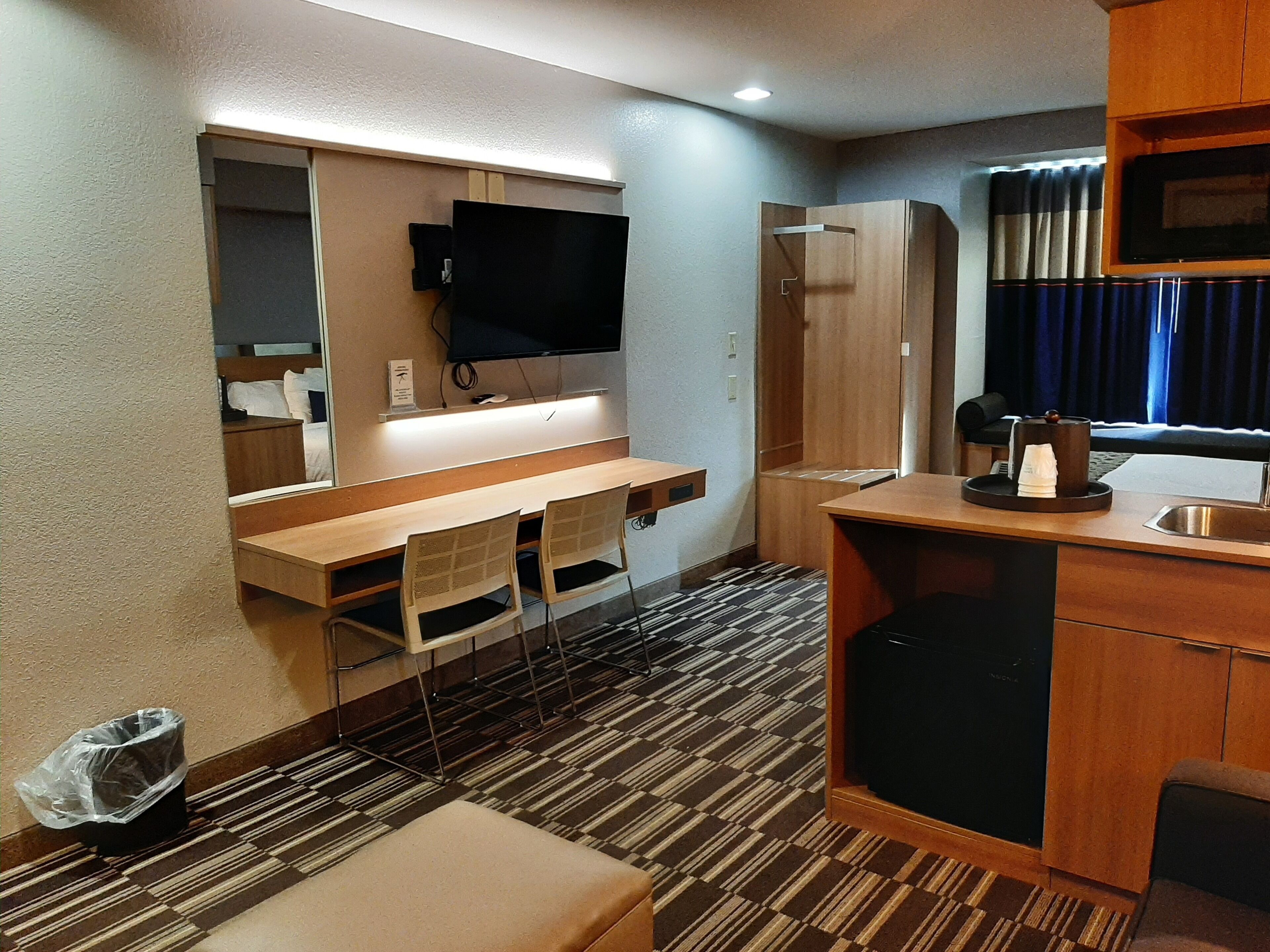 Suite, 1 Queen Bed with Sofa bed, Non Smoking