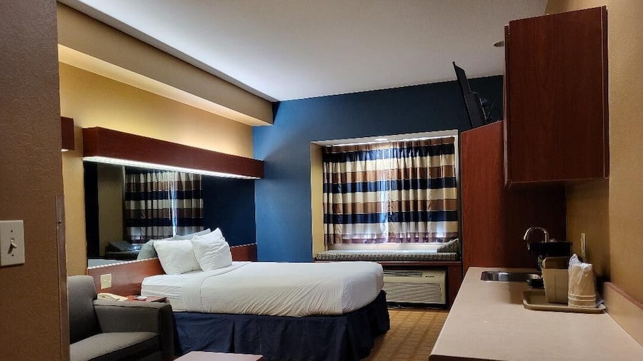 Starkville Inn & Suites