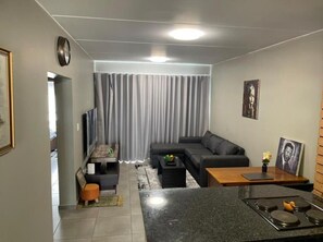 Flat-screen TV - Eazy Apartment by Mall of Africa (Midrand)