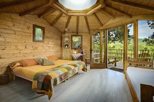 Romantic Tree House, Private Bathroom, Mountain View | Down comforters, soundproofing, bed sheets