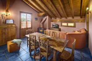 Appartement Familial, balcon, vue montagne | Coin séjour