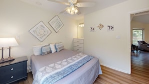 4 bedrooms, iron/ironing board, free WiFi, bed sheets - Guadalupe Riverside | 4BR Sleeps 18 | Kayak+Deck (New Braunfels)