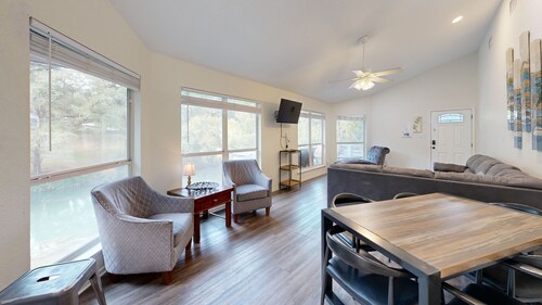 Guadalupe Riverfront 4BR w/ Deck Firepit Views