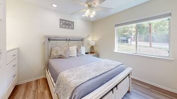 4 bedrooms, iron/ironing board, free WiFi, bed sheets