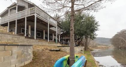 Guadalupe Riverside | 4BR Sleeps 18 | Kayak+Deck