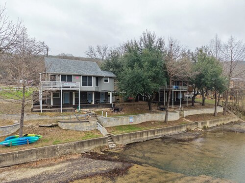 Guadalupe Riverfront 4BR w/ Deck Firepit Views