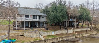 Guadalupe Riverfront 4BR w/ Deck Firepit Views