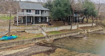 Guadalupe Riverfront 4BR w/ Deck Firepit Views