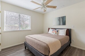 5 Schlafzimmer, Bügeleisen/Bügelbrett, kostenloses WLAN