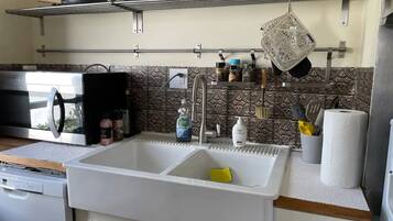 Batterie de cuisine, vaisselle et ustensiles