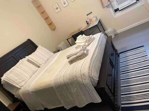 3 bedrooms, iron/ironing board, WiFi, bed sheets