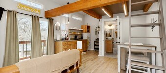 Couple’s Retreat, Cozy Cabin Near Guadalupe River