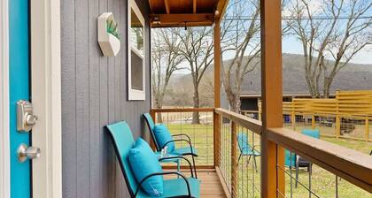 Funky Guadalupe Cabin | Deck + Fire Pit | Kayak