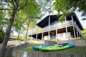 Terrace/patio - Guadalupe River Retreat | Deck, Kayak + Fire Pit (New Braunfels)