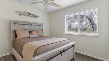 3 bedrooms, iron/ironing board, free WiFi