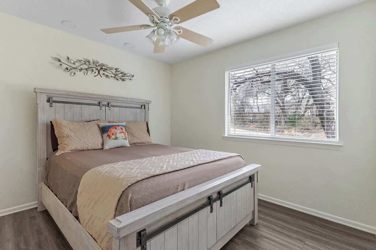 3 bedrooms, desk, iron/ironing board, free WiFi