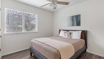 3 bedrooms, iron/ironing board, free WiFi